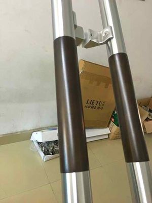 Moderno Design Portão de vidro temperado puxar alça com aço inoxidável e acabamento de lixação
